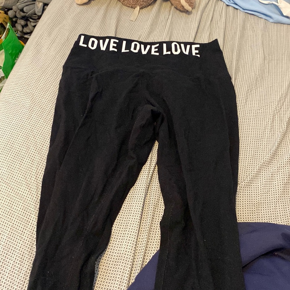 love love love stretchy black leggings